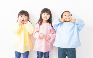 大府市（愛知県）の歯医者、斎藤歯科医院で子どもの指しゃぶりが歯並びに与える影響と卒業のサポート方法を解説