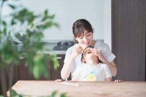大府市（愛知県）の歯医者、斎藤歯科医院で子供が奥歯の痛みを訴えたら。萌出性歯肉炎のサインと、生えたての永久歯を守る方法について解説